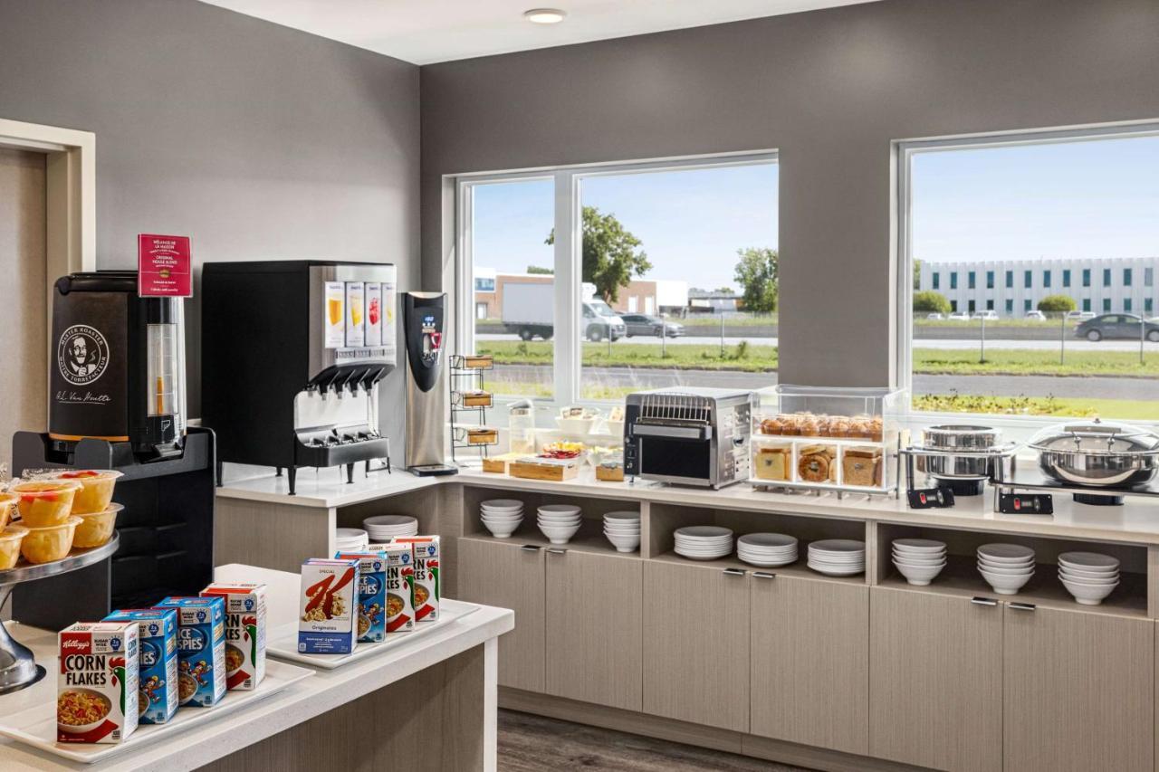 Microtel & Qc Dorval