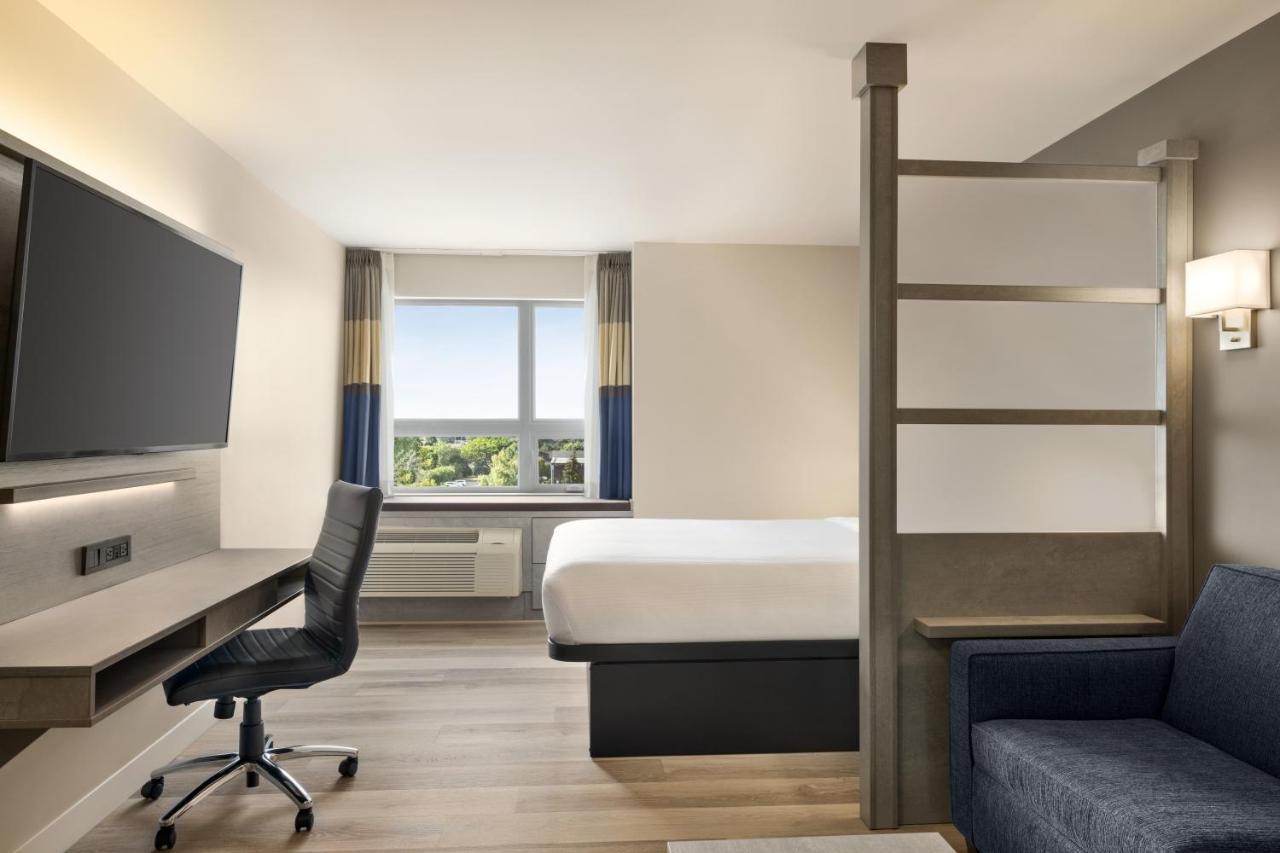 Hotel Microtel & Qc