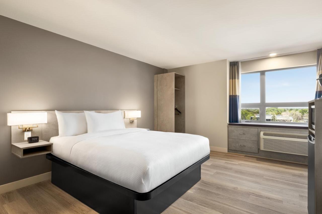 Hotel Microtel & Qc Dorval