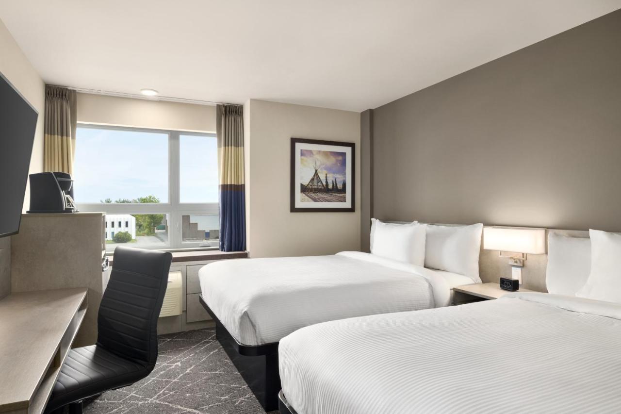 Hotel Microtel & Qc