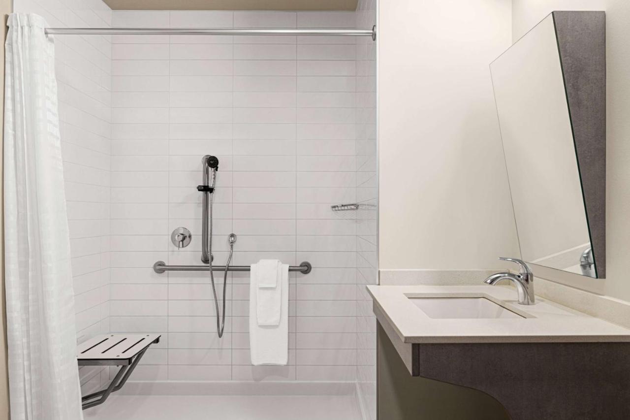 Hotel Microtel & Qc 2*
