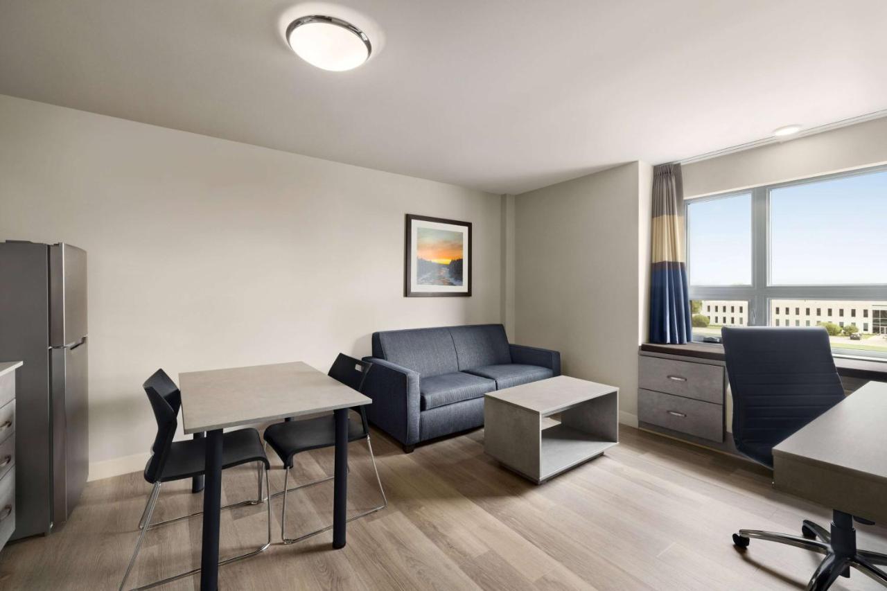 Microtel & Qc Dorval