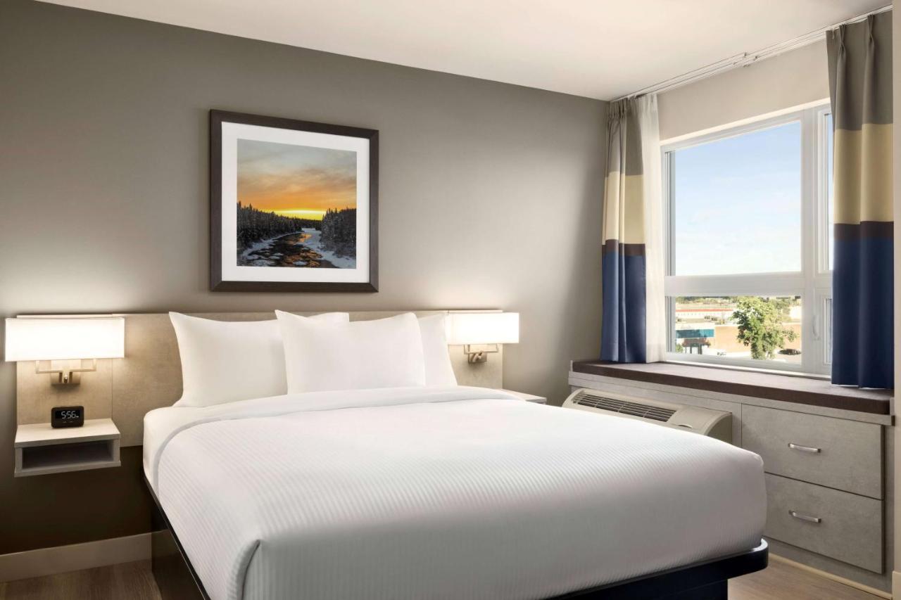 Hotel Microtel & Qc Dorval