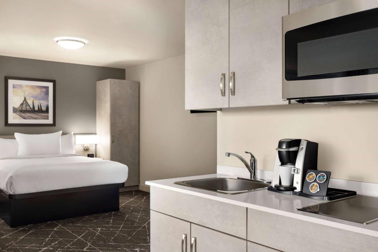Microtel & Qc Hotel Dorval